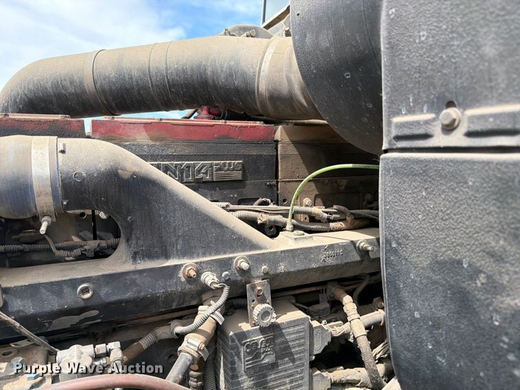 image for item FK0218 1999 International 9309 semi truck