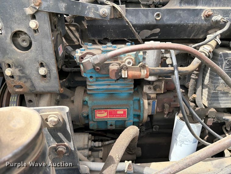 image for item FK0218 1999 International 9309 semi truck