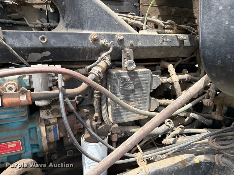 image for item FK0218 1999 International 9309 semi truck