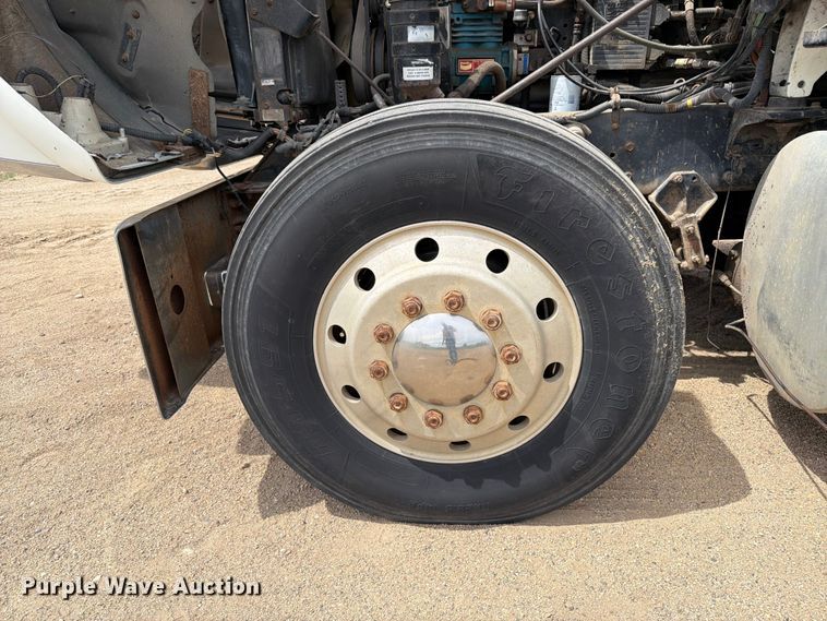 image for item FK0218 1999 International 9309 semi truck