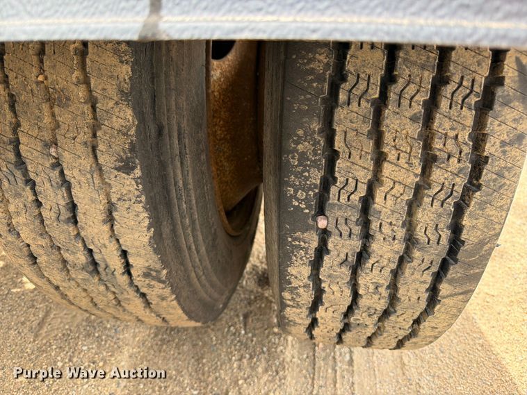 image for item FK0218 1999 International 9309 semi truck