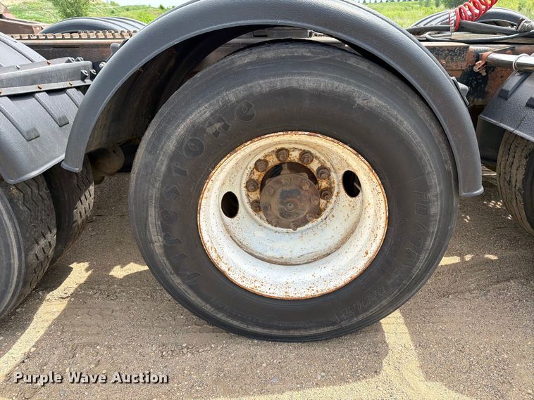 image for item FK0218 1999 International 9309 semi truck