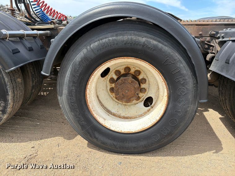image for item FK0218 1999 International 9309 semi truck