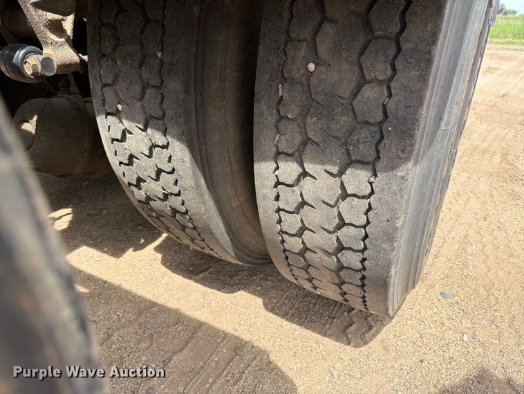 image for item FK0218 1999 International 9309 semi truck