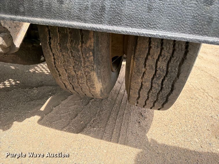 image for item FK0218 1999 International 9309 semi truck