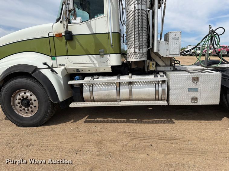 image for item FK0219 2015 International 5900i semi truck