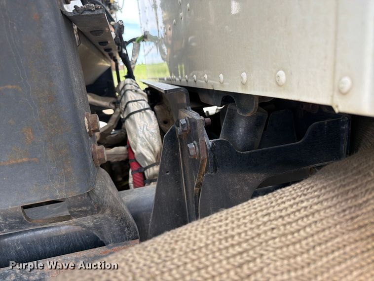 image for item FK0219 2015 International 5900i semi truck