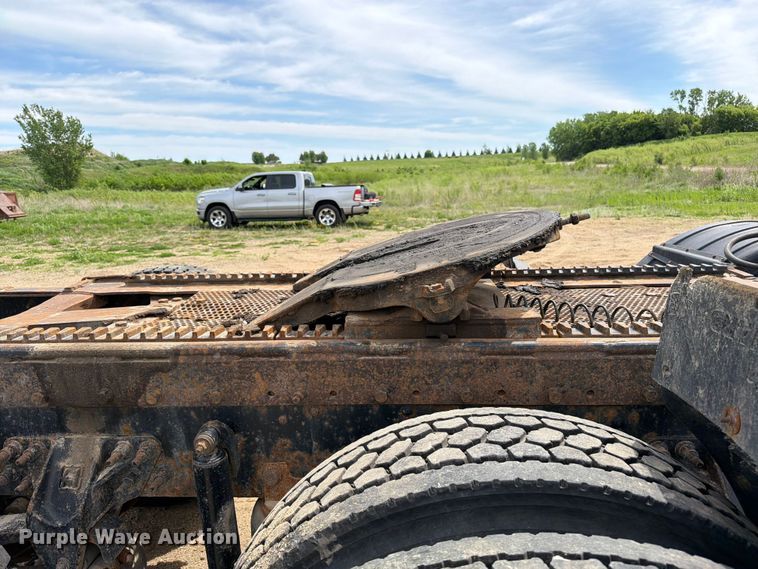 image for item FK0219 2015 International 5900i semi truck