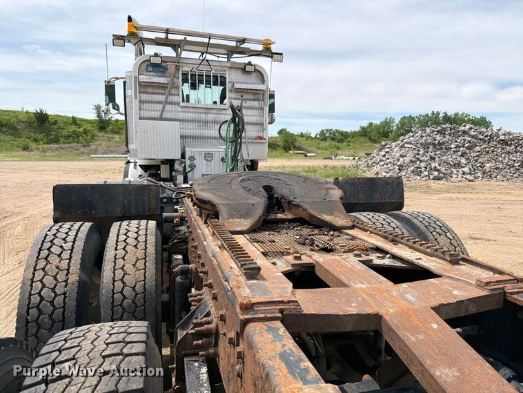image for item FK0219 2015 International 5900i semi truck