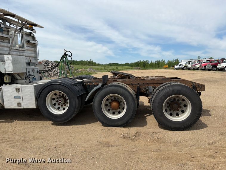 image for item FK0219 2015 International 5900i semi truck