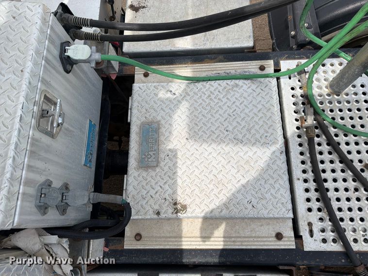 image for item FK0219 2015 International 5900i semi truck
