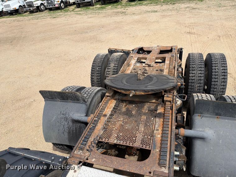 image for item FK0219 2015 International 5900i semi truck