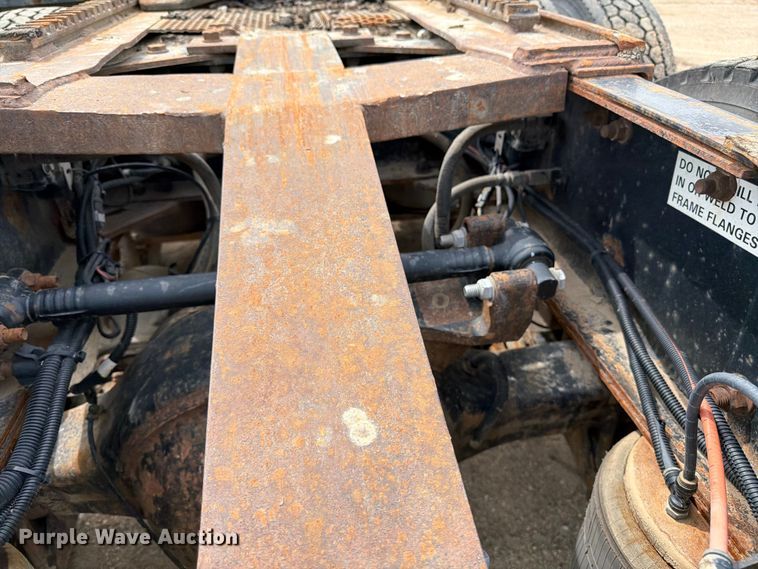 image for item FK0219 2015 International 5900i semi truck