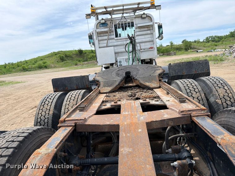 image for item FK0219 2015 International 5900i semi truck