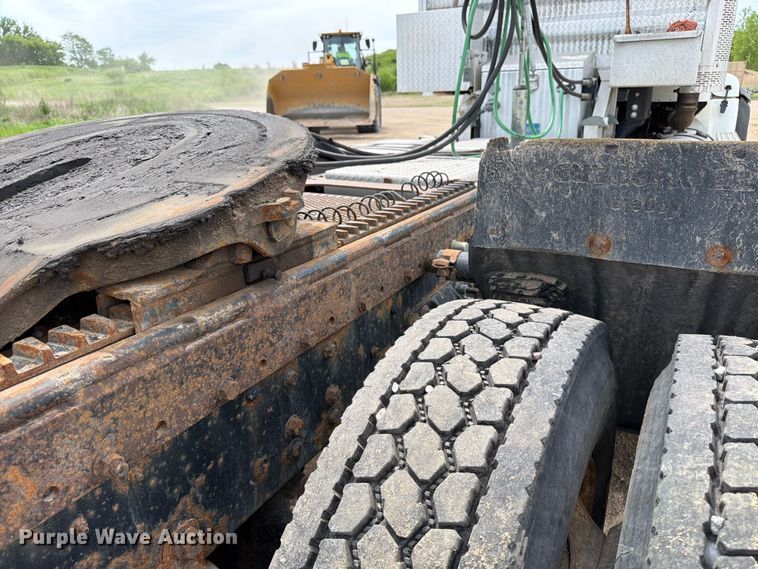 image for item FK0219 2015 International 5900i semi truck