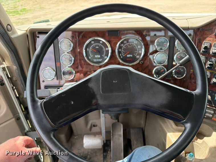 image for item FK0219 2015 International 5900i semi truck