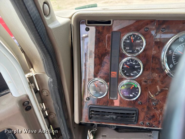 image for item FK0219 2015 International 5900i semi truck