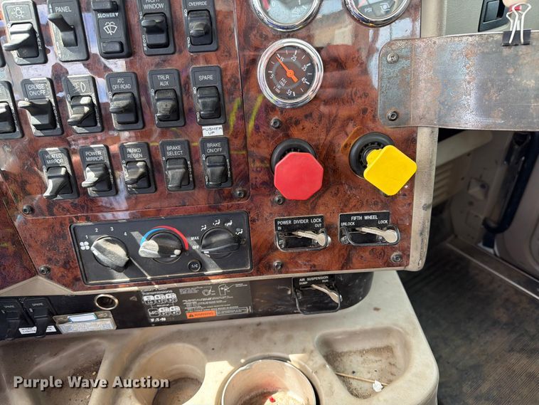 image for item FK0219 2015 International 5900i semi truck