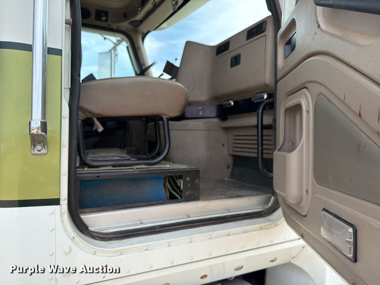 image for item FK0219 2015 International 5900i semi truck
