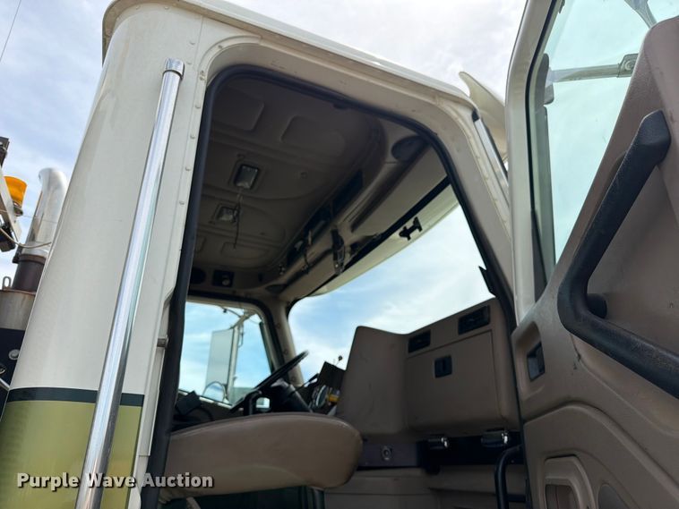 image for item FK0219 2015 International 5900i semi truck
