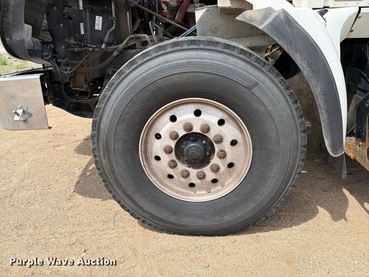image for item FK0219 2015 International 5900i semi truck