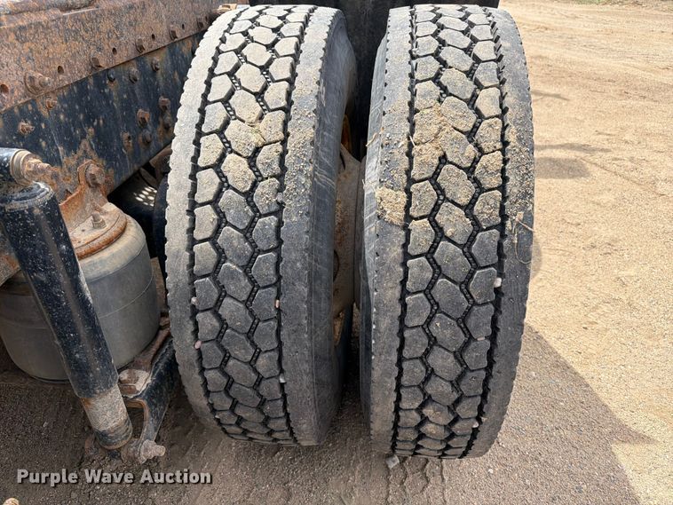 image for item FK0219 2015 International 5900i semi truck