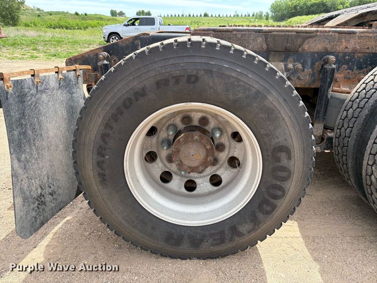 image for item FK0219 2015 International 5900i semi truck