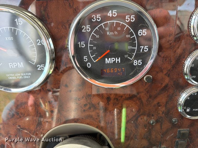 image for item FK0219 2015 International 5900i semi truck