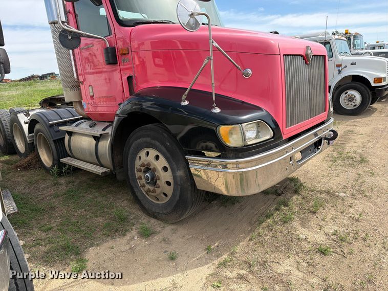image for item FK0231 2006 International 9200i semi truck