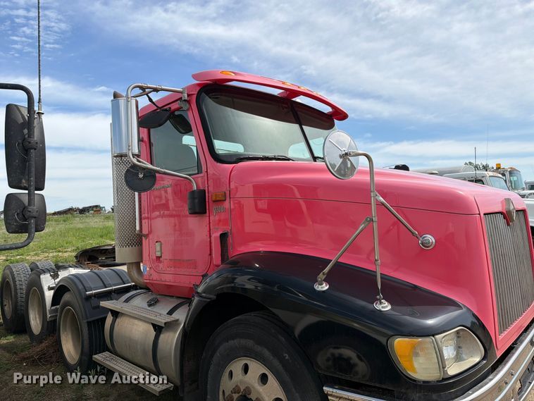image for item FK0231 2006 International 9200i semi truck