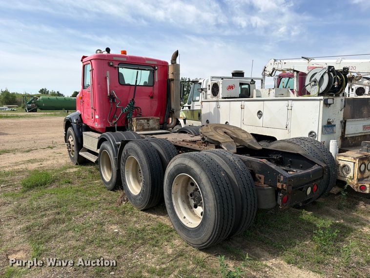 image for item FK0231 2006 International 9200i semi truck