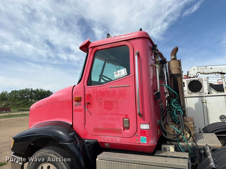 image for item FK0231 2006 International 9200i semi truck
