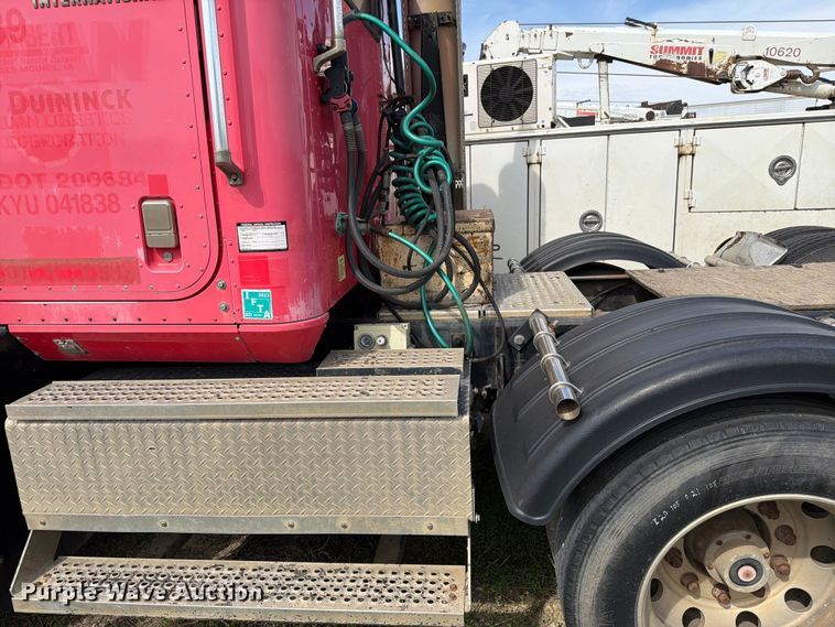 image for item FK0231 2006 International 9200i semi truck