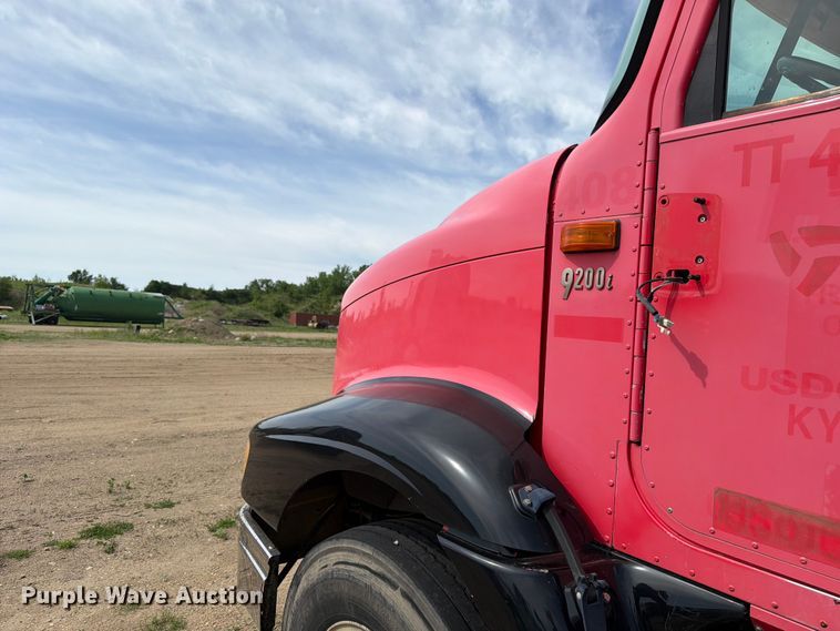 image for item FK0231 2006 International 9200i semi truck