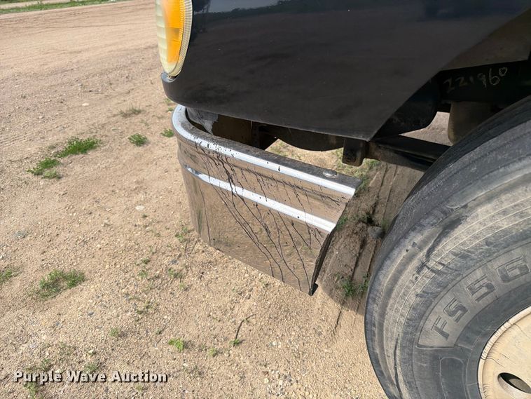 image for item FK0231 2006 International 9200i semi truck