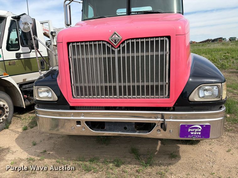 image for item FK0231 2006 International 9200i semi truck