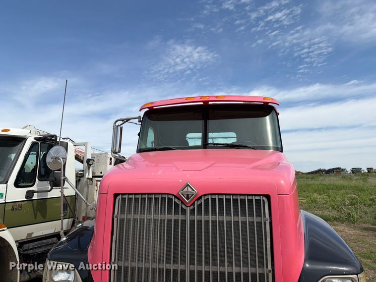 image for item FK0231 2006 International 9200i semi truck