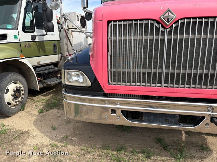 image for item FK0231 2006 International 9200i semi truck