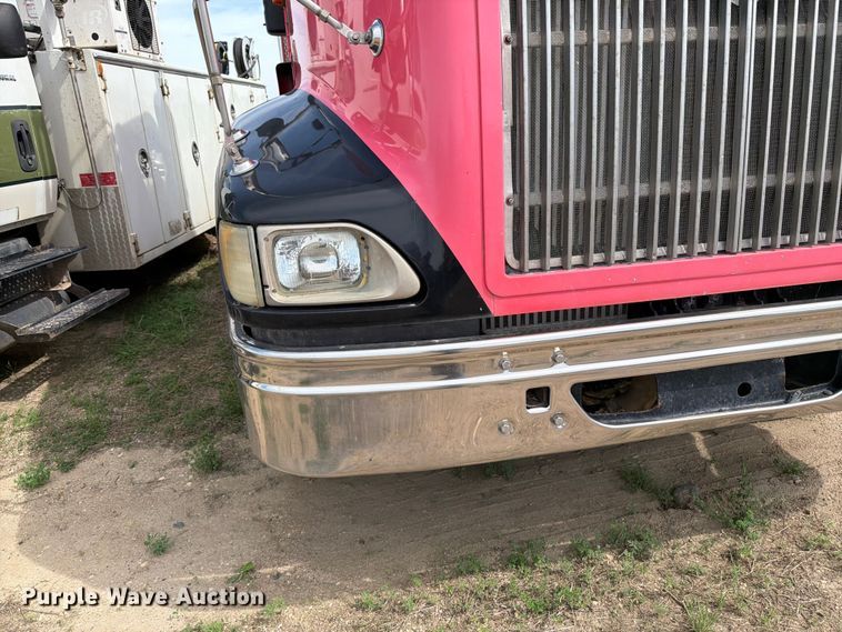 image for item FK0231 2006 International 9200i semi truck
