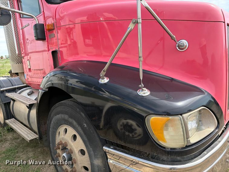 image for item FK0231 2006 International 9200i semi truck