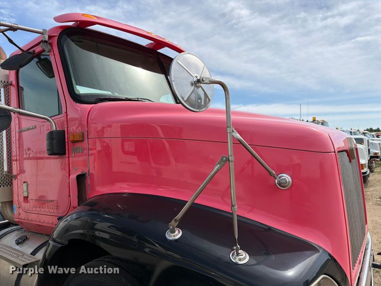 image for item FK0231 2006 International 9200i semi truck