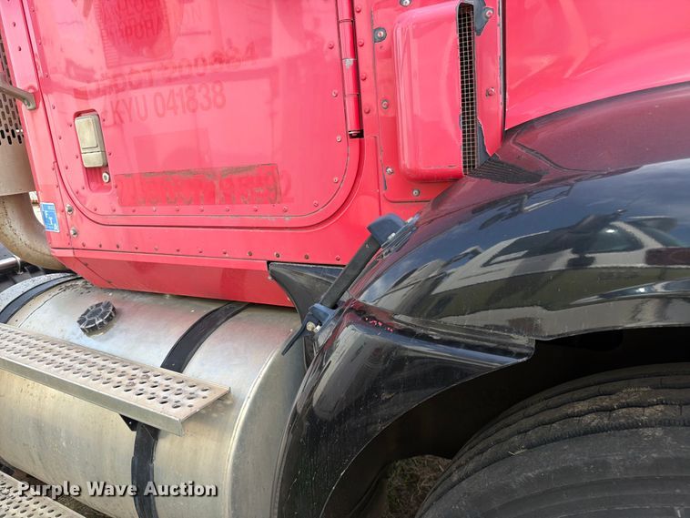 image for item FK0231 2006 International 9200i semi truck