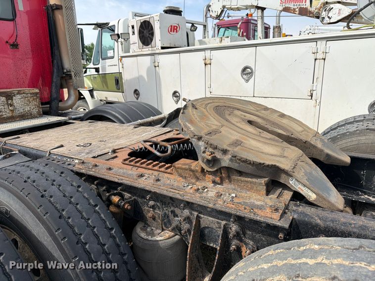 image for item FK0231 2006 International 9200i semi truck