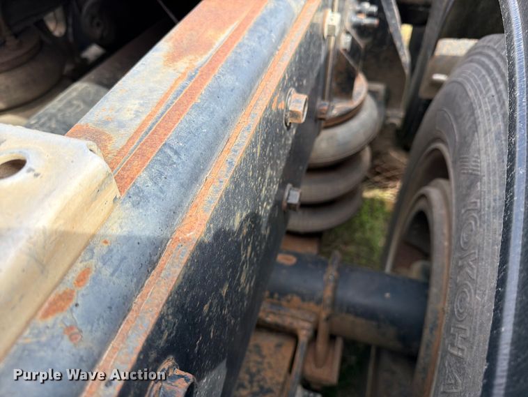 image for item FK0231 2006 International 9200i semi truck