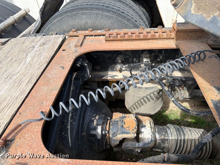 image for item FK0231 2006 International 9200i semi truck