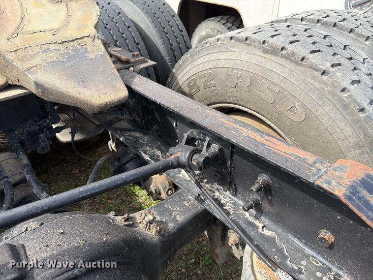 image for item FK0231 2006 International 9200i semi truck