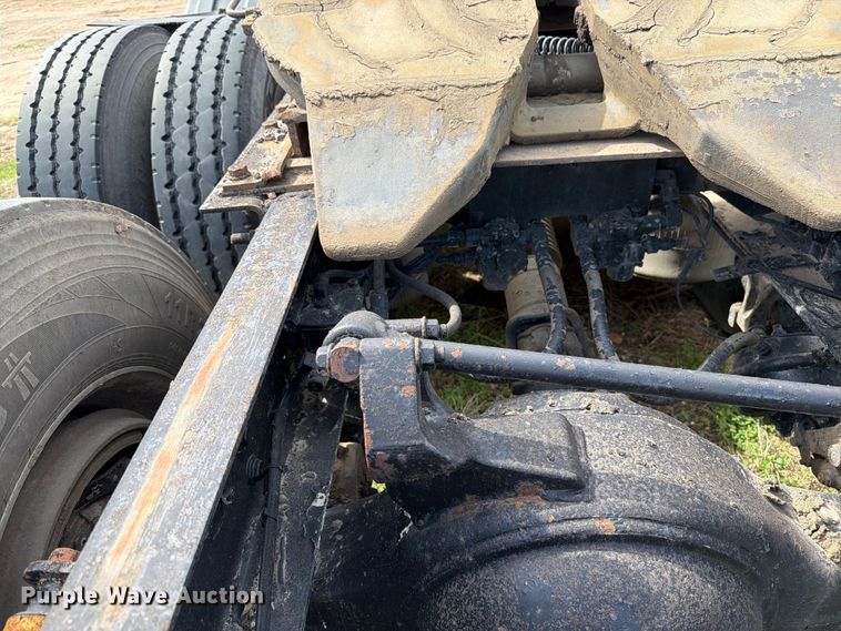 image for item FK0231 2006 International 9200i semi truck