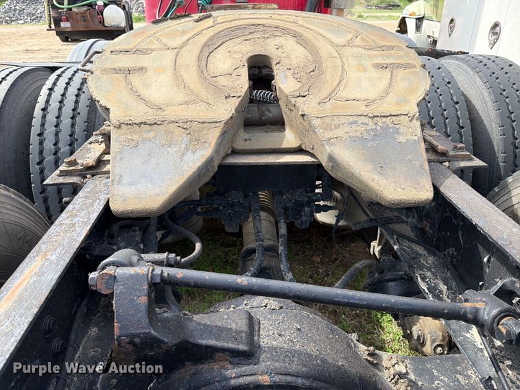 image for item FK0231 2006 International 9200i semi truck