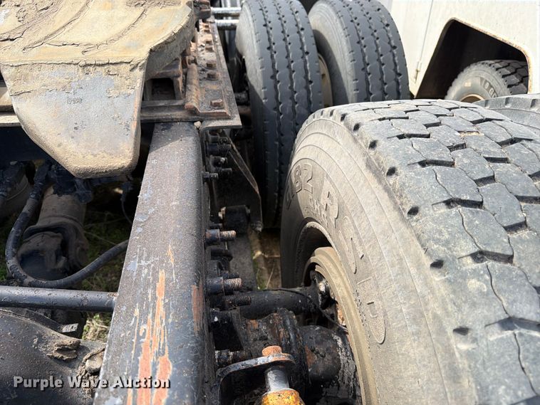 image for item FK0231 2006 International 9200i semi truck