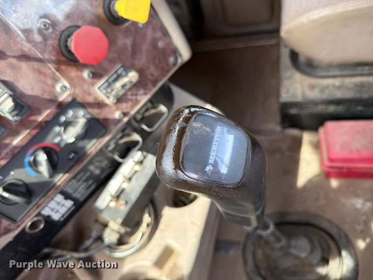 image for item FK0231 2006 International 9200i semi truck